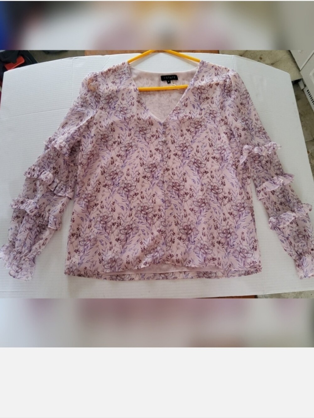 1.STATE Lavender/light Pink Floral V-Neck Ruffle Sleeve Top